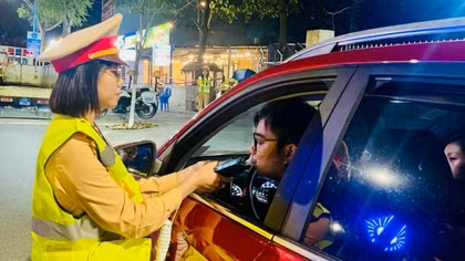 Nhiều tài xế vi phạm nồng độ cồn ngay ngày đầu tiên Tết Nguyên đán