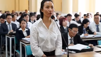 Trưởng đoàn thanh tra cho mật khẩu khoá cửa để Tổng giám đốc SCB vác thùng xốp đựng USD đến nhà