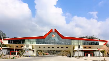 Phương tiện chở hàng xuất khẩu qua cửa khẩu Hữu Nghị được điều tiết vào Khu phi thuế quan