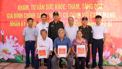 Cảnh sát cơ động tổ chức khám sức khoẻ, tri ân người có công với cách mạng nhân dịp 27/7