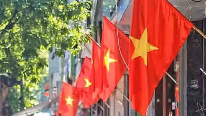 Trình Chính phủ đề xuất hoán đổi 5 ngày nghỉ lễ