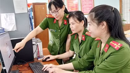 Góp thêm sắc xuân thành phố bên sông Đà Rằng
