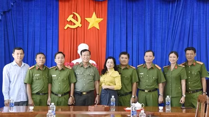 Chủ nhiệm Ủy ban Quốc phòng và An ninh của Quốc hội thăm các đơn vị Công an tỉnh Cà Mau và Bạc Liêu