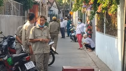 Người đàn ông tử vong cạnh chiếc xe đạp trong con hẻm nhỏ
