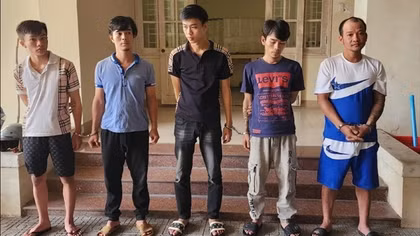 Bắt nhóm trai làng giải quyết mâu thuẫn bằng... súng tự chế