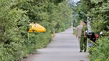Vợ khai chồng ngã trúng dao tử vong khi đang làm cá