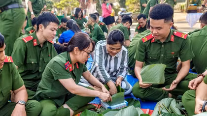 Ấm áp tình người ở nơi tưởng chừng không có Tết