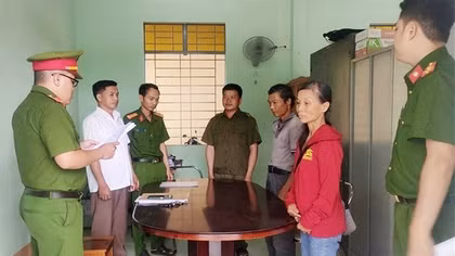 Vợ tố giác chồng trồng cây thuốc phiện