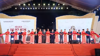Khai mạc Hội sách “Hà Nội: Thủ đô văn hiến, anh hùng - Thành phố Vì hòa bình”