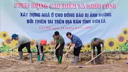 Khởi công xây dựng nhà ở hỗ trợ người dân sau mưa lũ