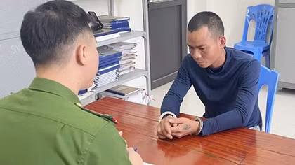 Không đội mũ bảo hiểm, vi phạm nồng độ cồn còn chống đối CSGT
