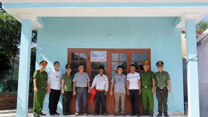 Công an Quảng Nam bàn giao 2 căn nhà tình nghĩa tặng hộ nghèo