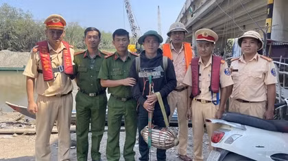 CSGT đường thủy phát hiện 2 vụ dùng thuốc trừ sâu bắt cá