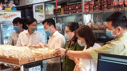 Hà Nội lấy ý kiến người dân tăng gấp đôi mức phạt với vi phạm an toàn thực phẩm