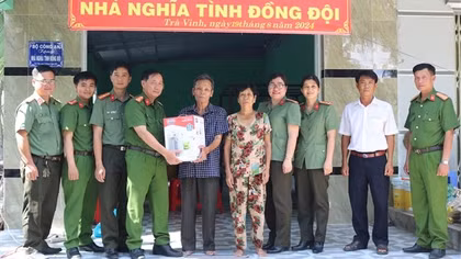 Công an tỉnh Trà Vinh bàn giao nhà nghĩa tình đồng đội