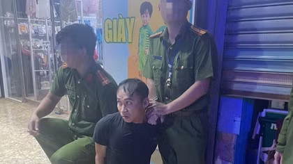 Mâu thuẫn với con, chém chết cha
