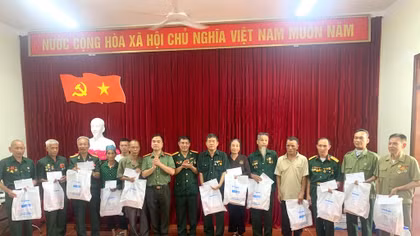 Đoàn đại biểu Công đoàn Báo CAND tổ chức sinh hoạt chính trị ý nghĩa tại tỉnh Hà Giang