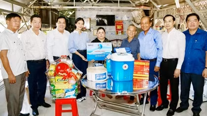 Agribank đồng hành Chương trình “Cùng ngư dân thắp sáng đèn trên biển”