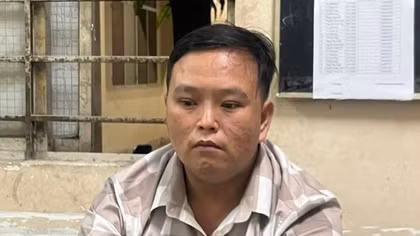 Vờ giúp đẩy xe đi đổ xăng để cướp giật điện thoại