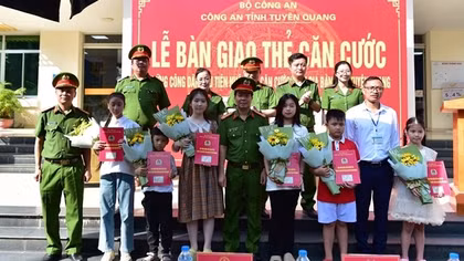 Tuyên Quang: Những công dân đầu tiên nhận thẻ căn cước mẫu mới