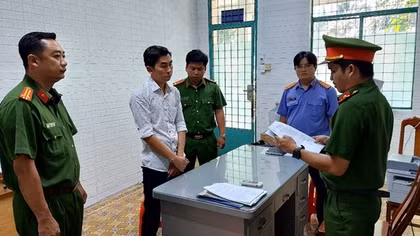 Nhiều giám đốc vướng vòng lao lý vì “mượn đầu heo nấu cháo”