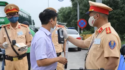 Hà Nội đề nghị người dân giám sát cán bộ, viên chức chấp hành quy định nồng độ cồn khi lái xe