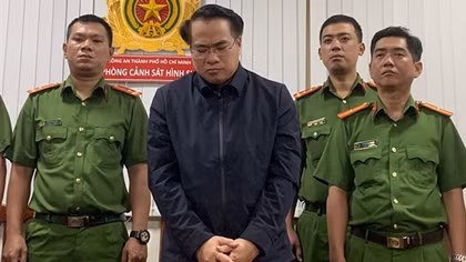 Vướng sai phạm vì “bánh ngọt” hàng tỷ đồng trong đại án đăng kiểm