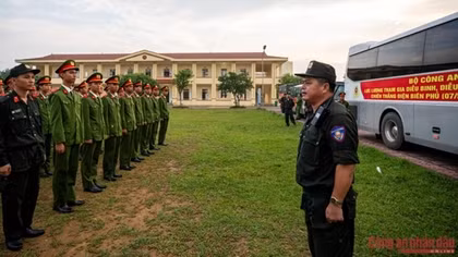 Lực lượng diễu binh CAND hành quân lên Điện Biên Phủ