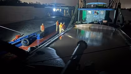 Mật phục lúc rạng sáng bắt cát tặc trên sông Hồng
