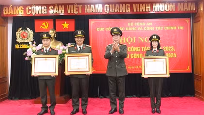 Tăng cường công tác quản lý cán bộ, siết chặt kỷ luật, kỷ cương