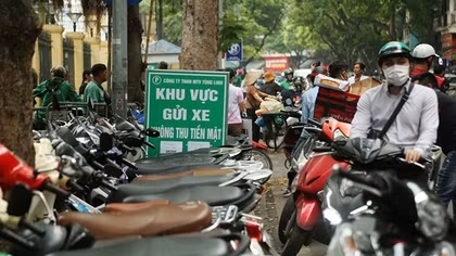 Quét mã trả phí giữ xe, không lo bị “chặt chém”