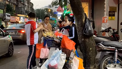 Thực phẩm “bẩn” vây quanh trường học