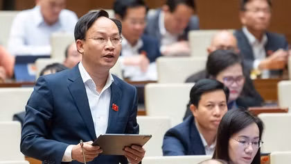 Đại biểu lo ngại tình trạng chèn ép khách hàng vay vốn mua bảo hiểm