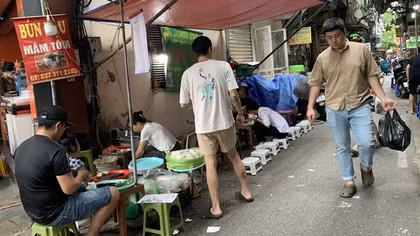 Hàng loạt vụ ngộ độc tập thể liên tiếp, trách nhiệm thuộc về ai?