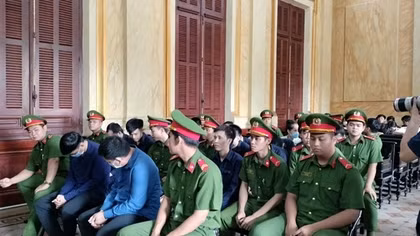 Vụ buôn lậu hơn 6 tấn vàng: hai mẹ con lĩnh 30 năm tù
