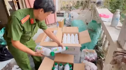 Triệt phá đường dây sản xuất, buôn bán thuốc bảo vệ thực vật giả ở An Giang