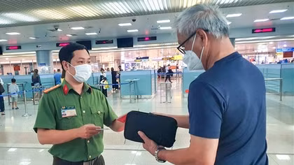 Chuyện chưa kể về “cây sáng kiến” của Cục Quản lý xuất nhập cảnh