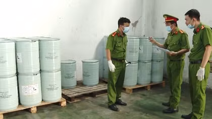 Siết chặt quản lý việc kinh doanh xyanua
