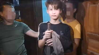 Tạm giữ hai thiếu niên chém nhiều người đi đường để cướp tài sản