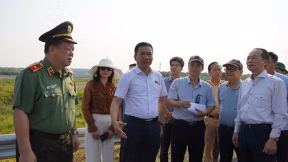 Đoàn công tác của Quốc hội khảo sát cao tốc Cam Lộ - La Sơn