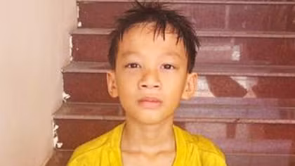 Tìm người thân bé trai đi lạc từ Cần Thơ xuống Sóc Trăng
