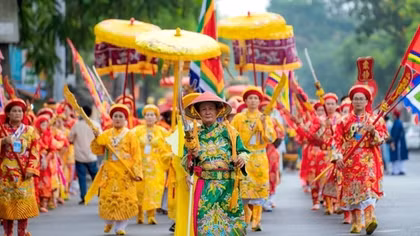 Tái hiện carnival dân gian tại lễ rước Thánh mẫu trong lễ hội điện Hòn Chén