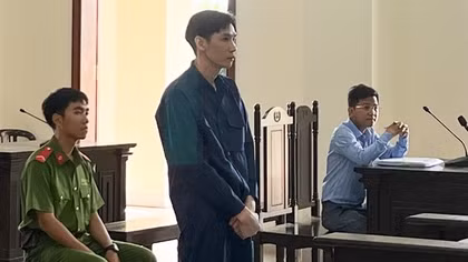 Quản lý kho chiếm đoạt 1.890 lọ thuốc tân dược bán ra ngoài