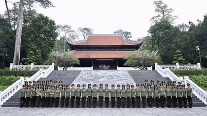 Hội Phụ nữ Cụm thi đua số 1 tổ chức sinh hoạt chính trị tại Khu di tích K9