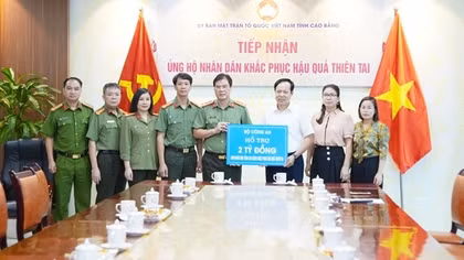 Bộ Công an trao hỗ trợ 2 tỷ đồng cho tỉnh Cao Bằng