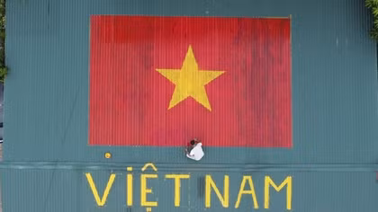 Chuyện từ một màu cờ