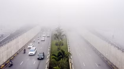 Sương mù cùng mưa tiếp diễn ở miền Bắc, Hà Nội tăng nhiệt nhanh