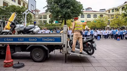 CSGT bí mật ghi hình, xử lý học sinh đi xe máy trên 50 cc đến trường