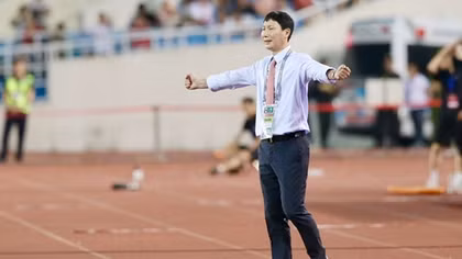 HLV Kim Sang-sik với cú hích khởi đầu