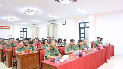 Nâng cao hiệu quả giải quyết thủ tục hành chính trong quản lý xuất, nhập cảnh